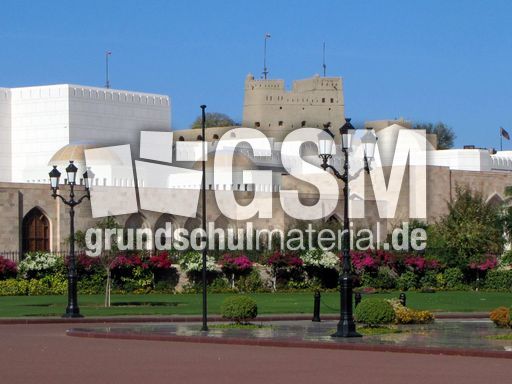 234 Auffahrt zum Sultanspalast.JPG